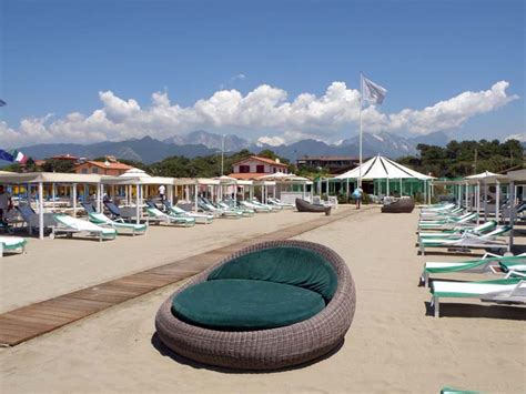 forte dei marmi louis vuitton beach